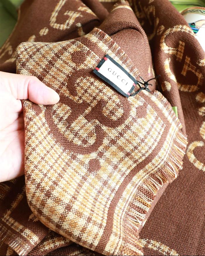 2026116111638927 380